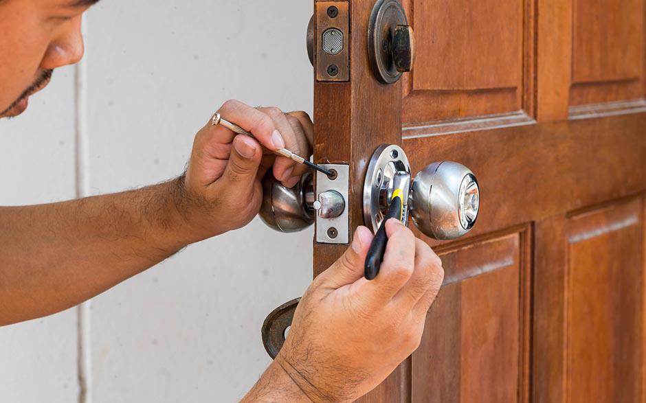 serrurier pour ouverture de porte coincée Saint-Maurice